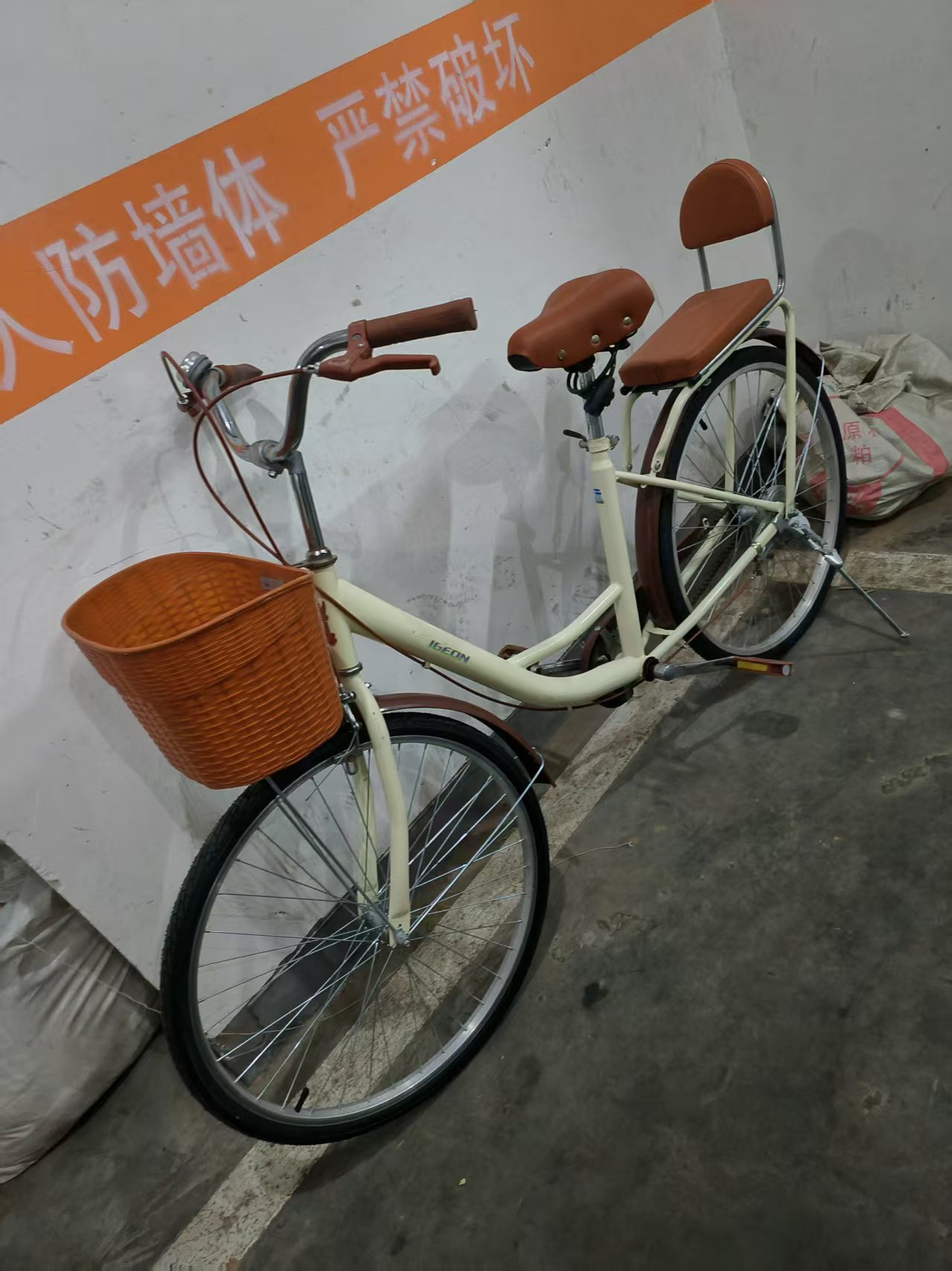 几乎全新质量很好飞鸽26寸自行车260元东沙